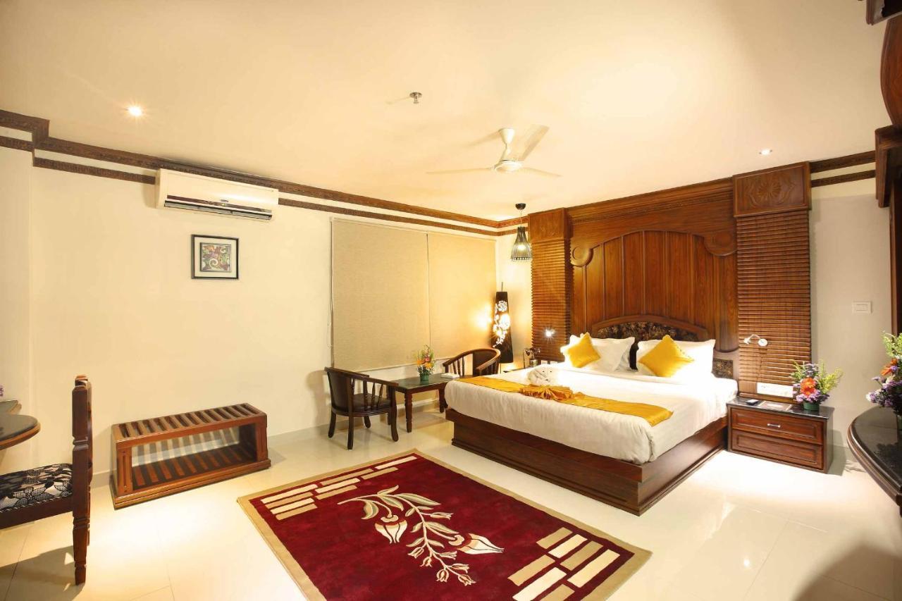 Ambalakkara Regency Hotel Kottārakara Exterior foto