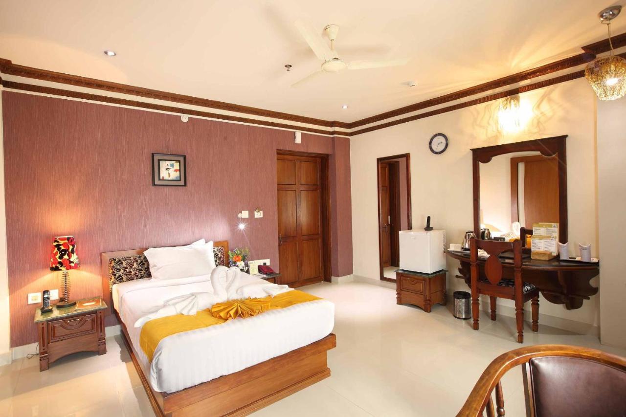 Ambalakkara Regency Hotel Kottārakara Exterior foto